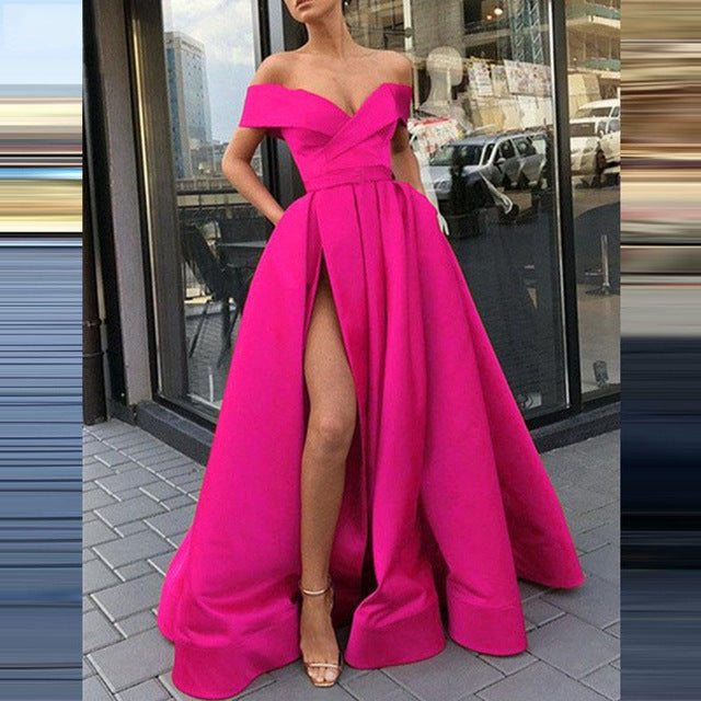 Schönes Satin Kleid mit tiefem V-Ausschnitt für Emma