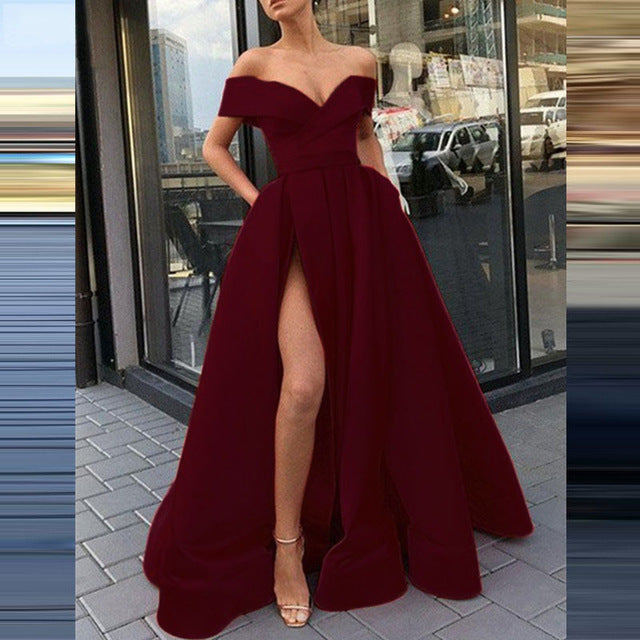 Schönes Satin Kleid mit tiefem V-Ausschnitt für Emma