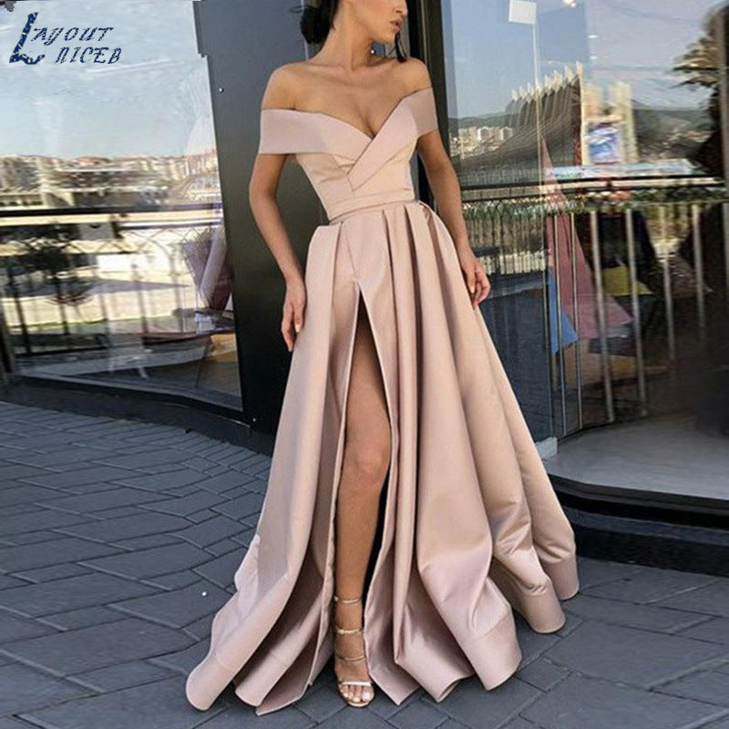 Schönes Satin Kleid mit tiefem V-Ausschnitt für Emma