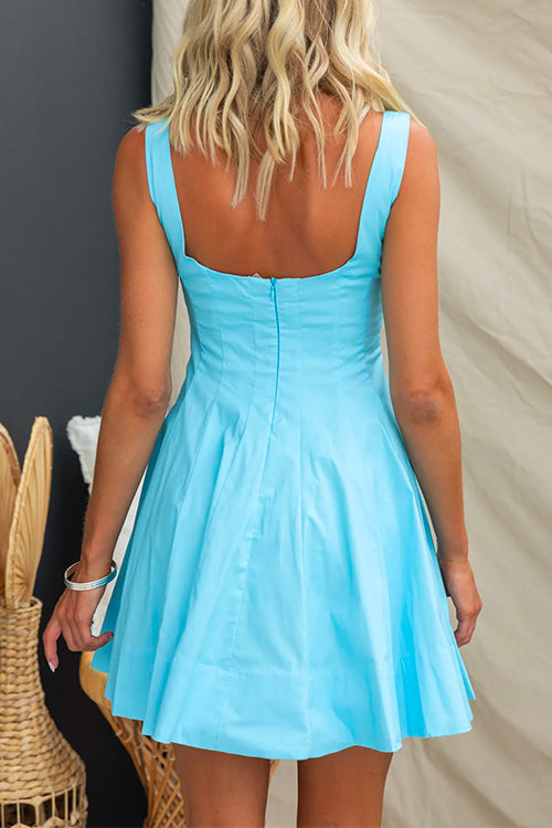 Elegantes Rückenausschnitt A-Linien Mini Kleid