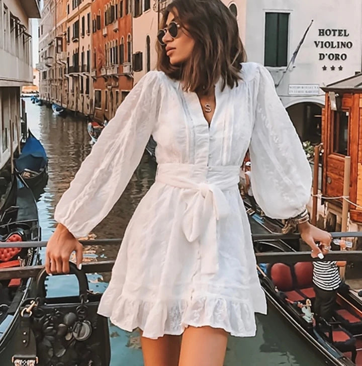 Süßes und Elegantes Emma Kleid mit V-Ausschnitt und Rüsche