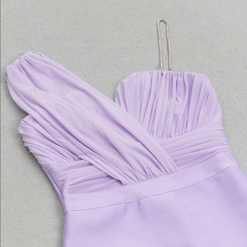 Elegantes Lila Kleid für besondere Anlässe von Magdalena