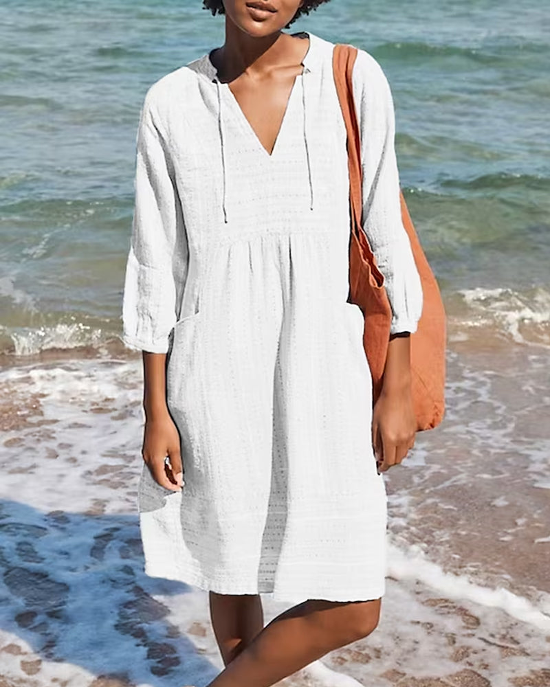 Bequemes Leichtes Kleid für den Sommer am Strand