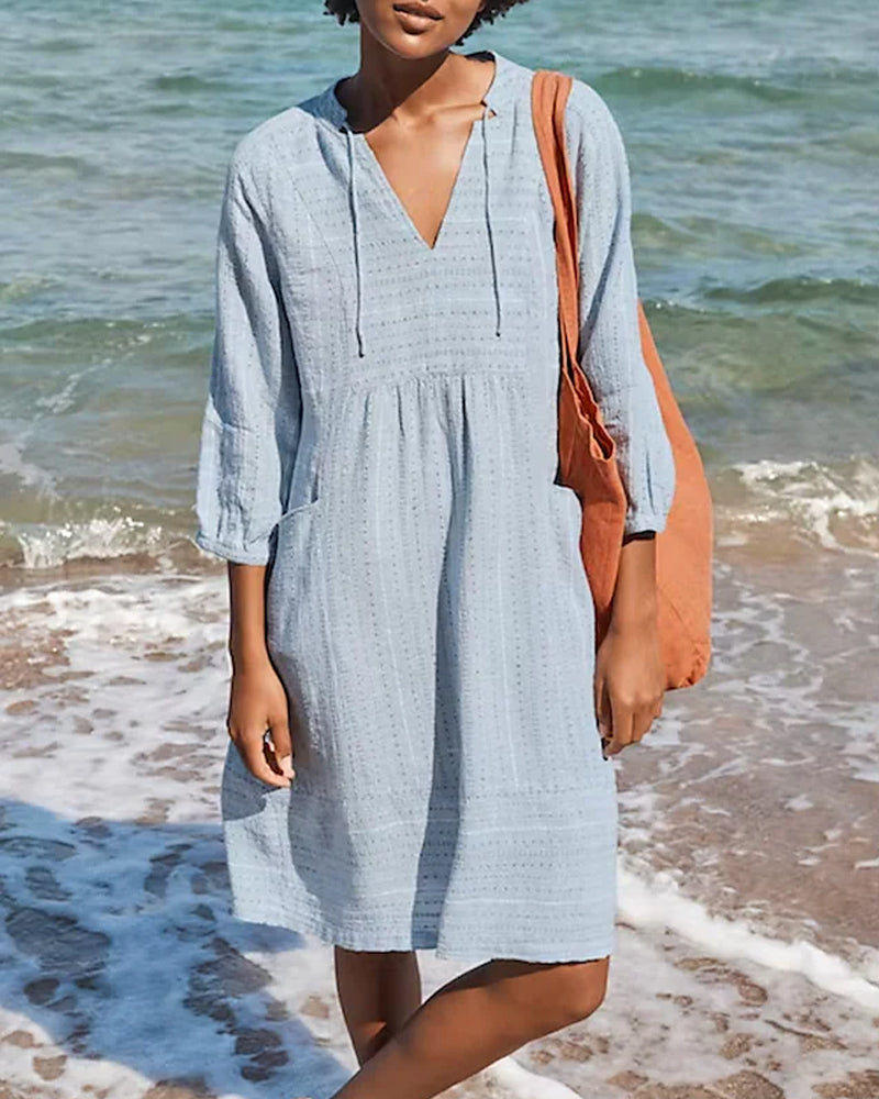 Bequemes Leichtes Kleid für den Sommer am Strand