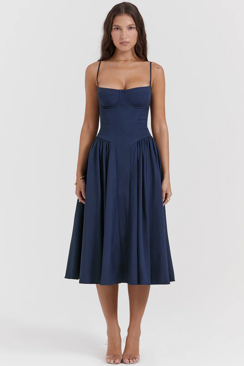 Warmes Kleid mit plissiertem Saum für dich entdecken