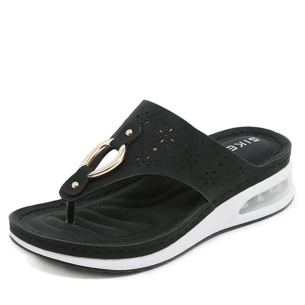 Bequemes Design - Bequeme Flip-Flops mit Keilabsatz