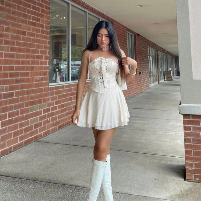 Elegantes Korsagenkleid mit Schnürung für besondere Anlässe