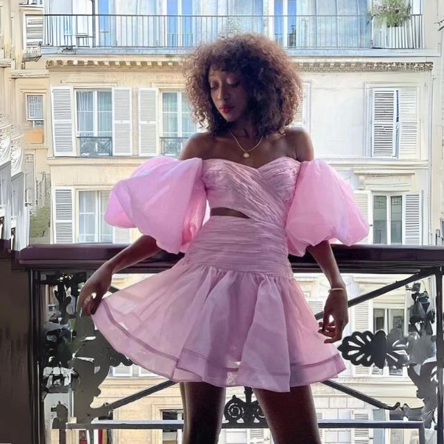Elegantes Emma -Minikleid mit Puffärmeln und Herzausschnitt ddd