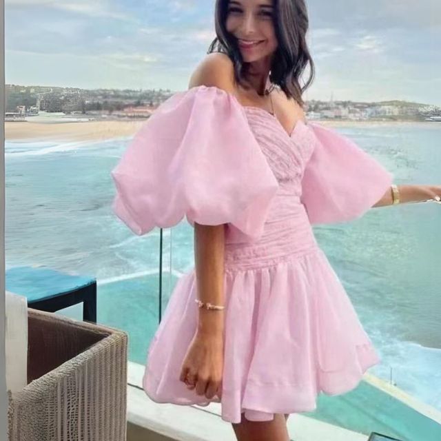 Elegantes Emma -Minikleid mit Puffärmeln und Herzausschnitt ddd