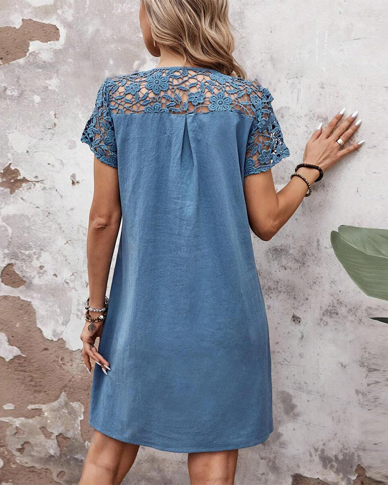 Warmes Kleid mit Taschen und Spitze für dich zum Wohlfühlen