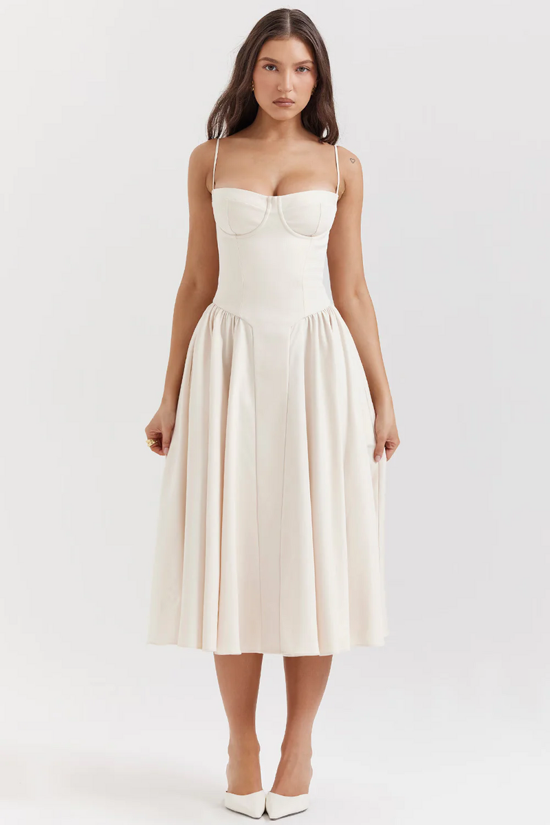 Warmes Kleid mit plissiertem Saum für dich entdecken