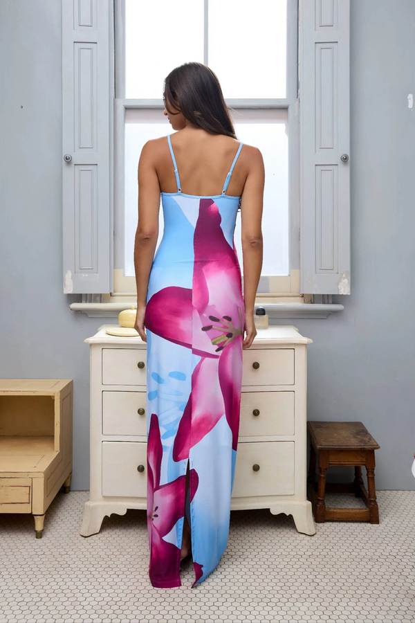 Bequemes Kleid Mit Wunderschönem Fuchsia Bloom Design