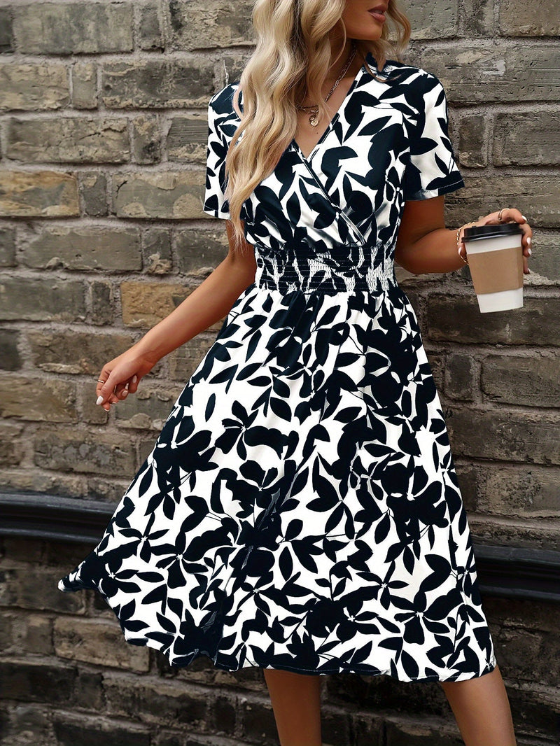 Elegantes Blumenkleid Mit Wickelausschnitt Für Jeden Anlass