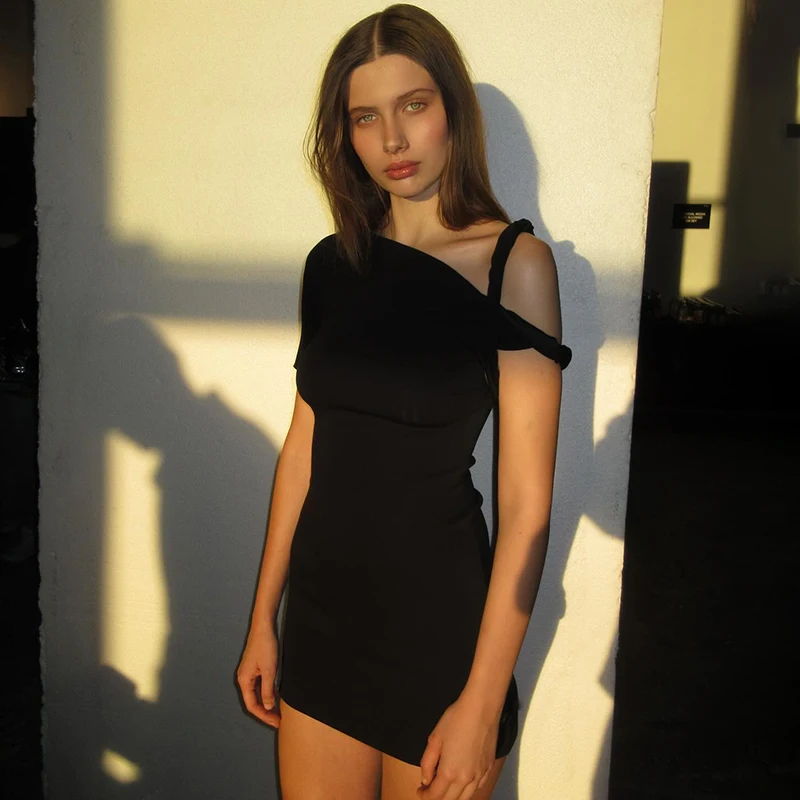 Schickes Elegantes Twist Ein-Schulter-Minikleid für Frauen