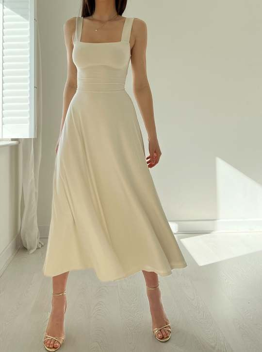 Elegantes Antonia Damen Midikleid mit breiten Trägern