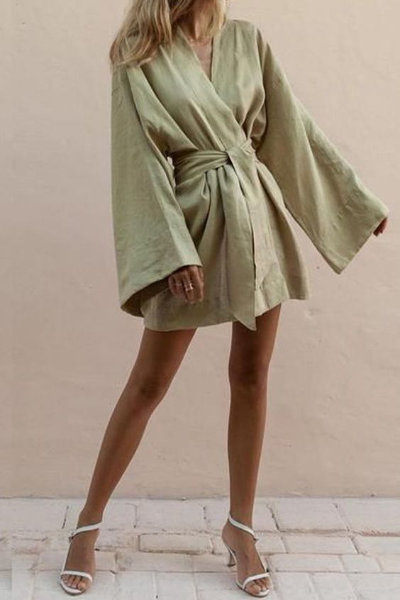 Elegantes Emma -Kimono Mini Kleid für Vielseitige Anlässe
