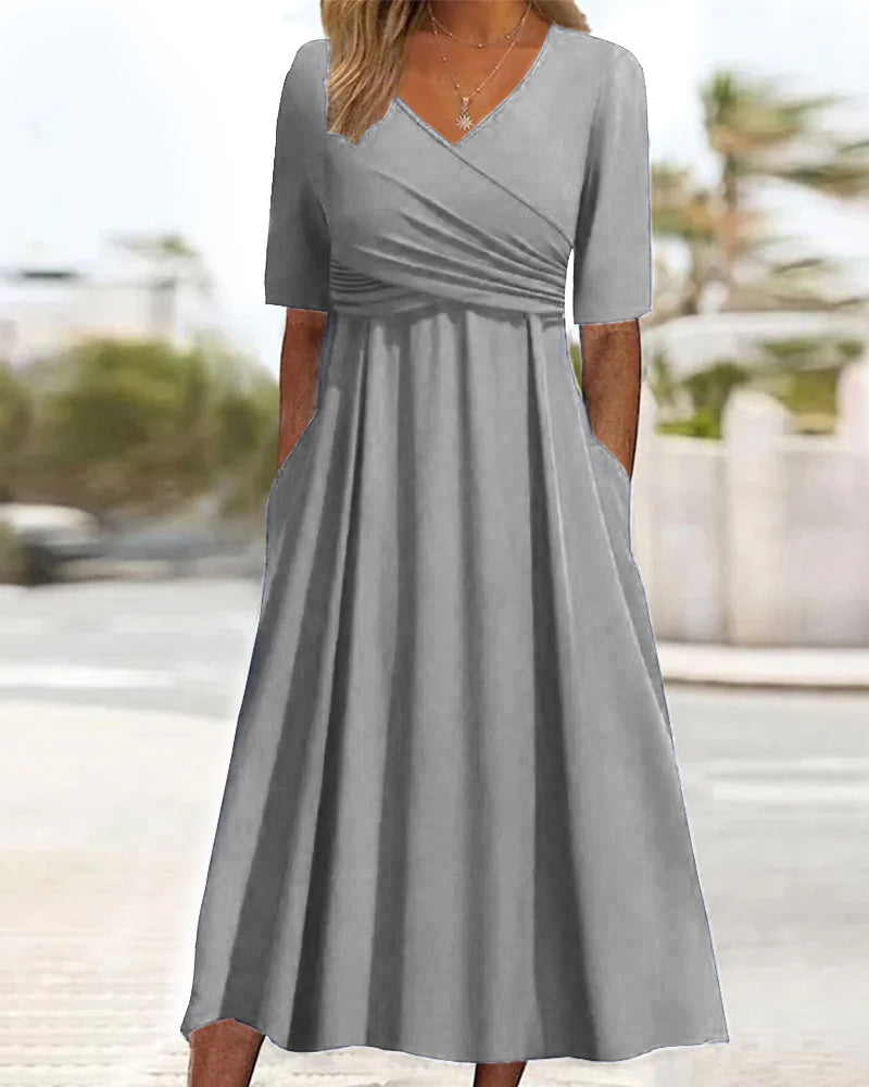 Elegantes Kleid mit kurzen Ärmeln für dich entdecken