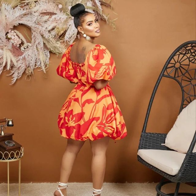 Elegantes Minikleid mit Ballonärmeln