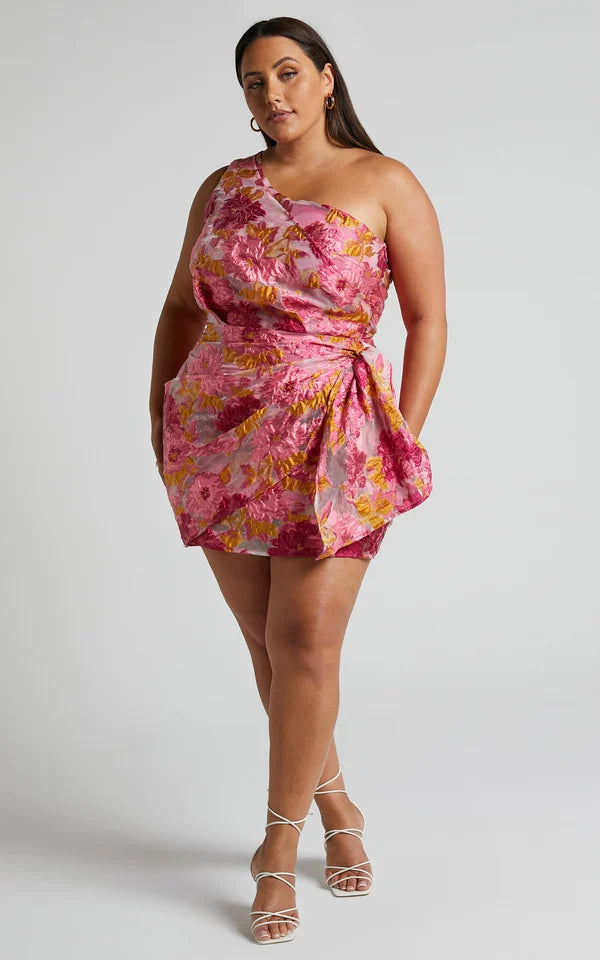 Elegantes Ein-Schulter-Wickel-Minikleid aus rosa Jacquard
