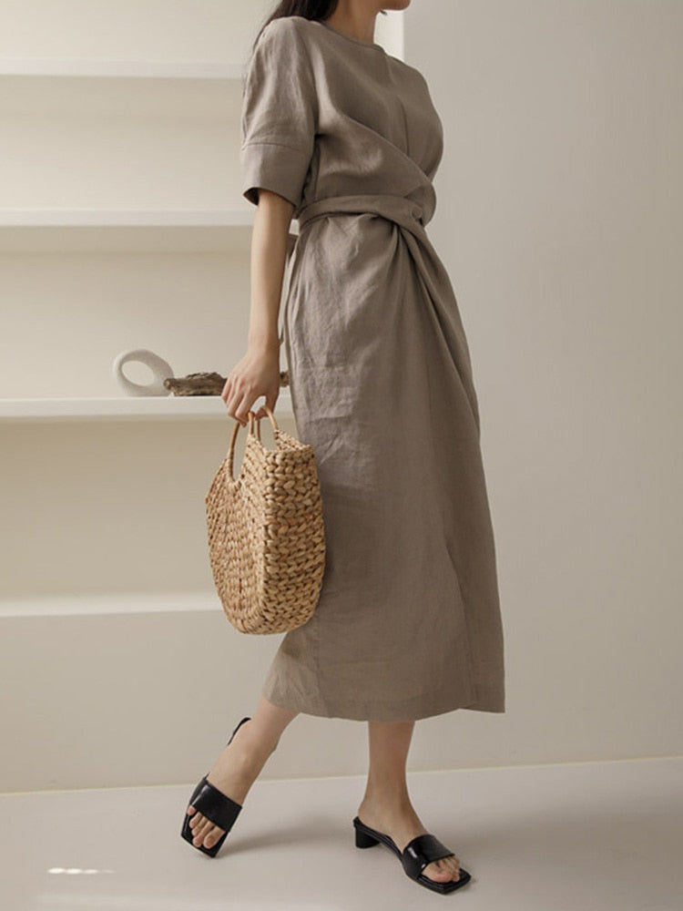 Elegantes Khaki-Leinenkleid für den lässigen Boho-Look