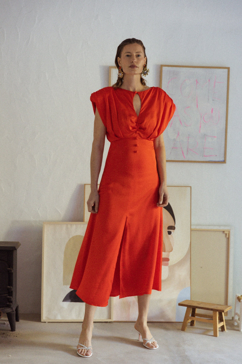 Weiches Kleid in VIVID RED für besondere Anlässe