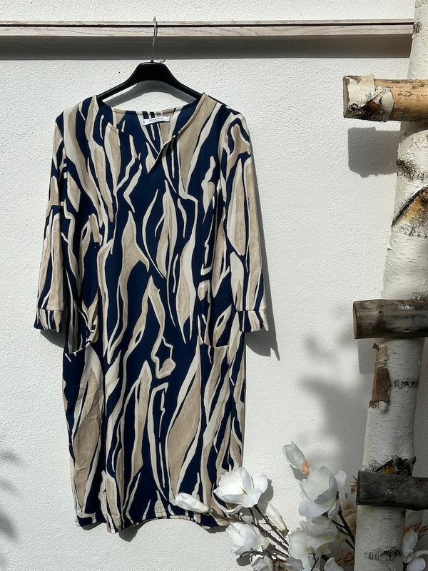 Warmes Kleid mit Taschen für dich für kalte Tage