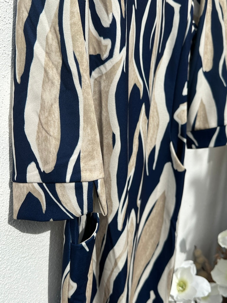 Warmes Kleid mit Taschen für dich für kalte Tage