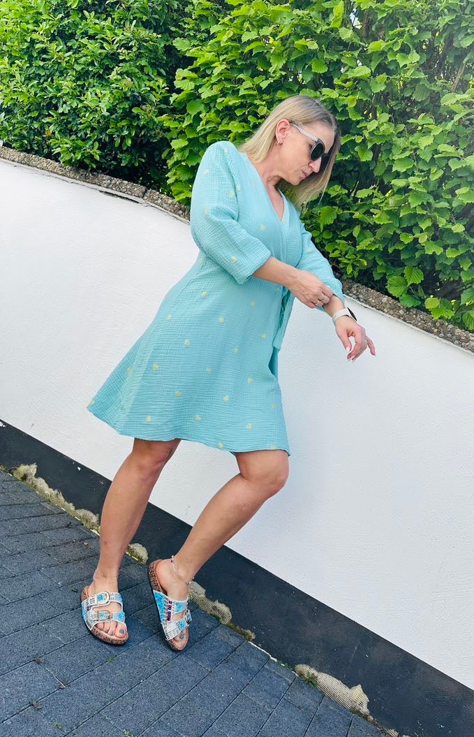 Wunderschönes Elegantes Kleid mit Herzchen für dich