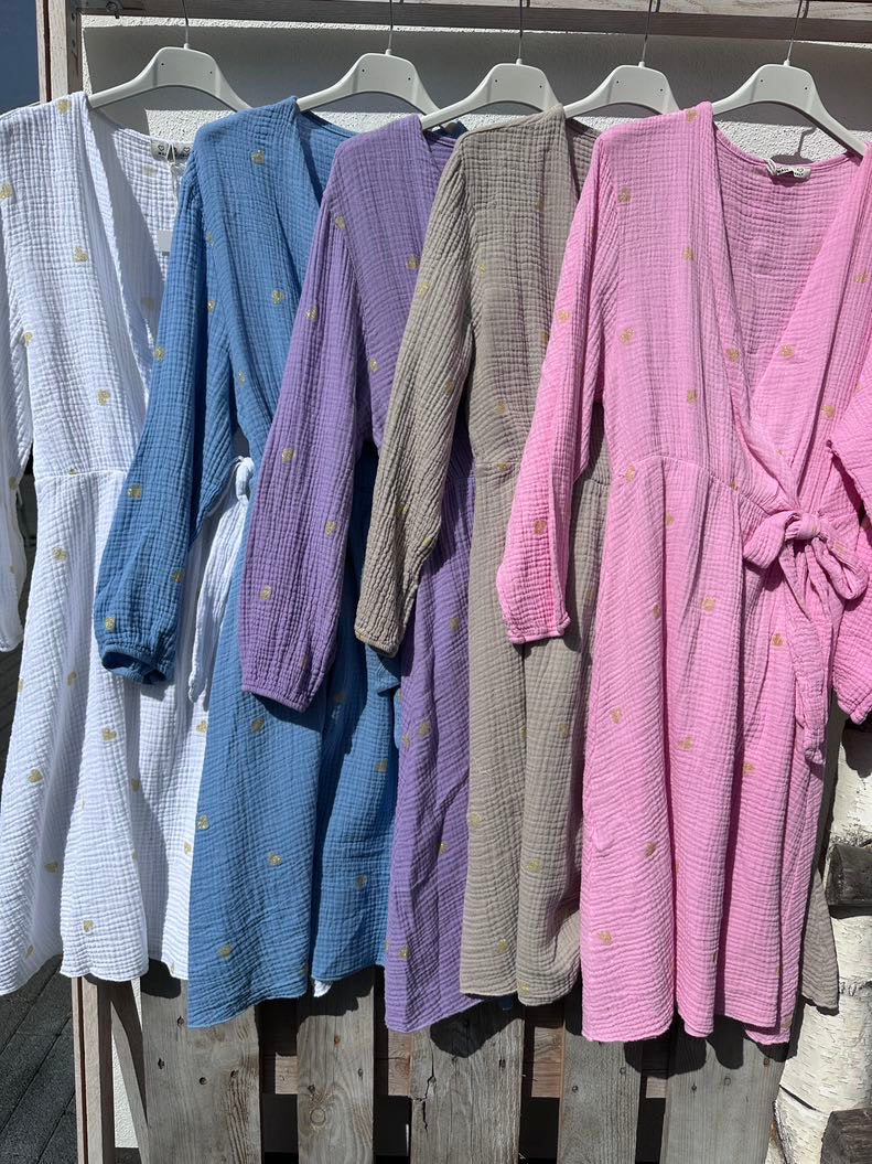 Wunderschönes Elegantes Kleid mit Herzchen für dich