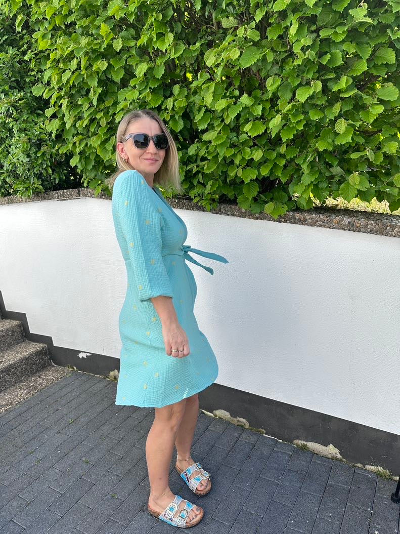Wunderschönes Elegantes Kleid mit Herzchen für dich