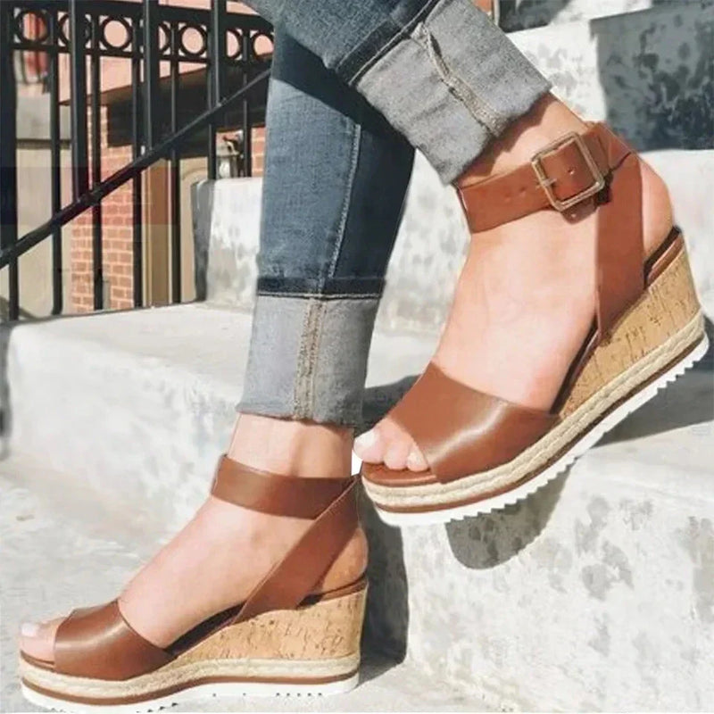 Weiches mit Schnallen-Keilabsatz für dich - Coole Sandalen