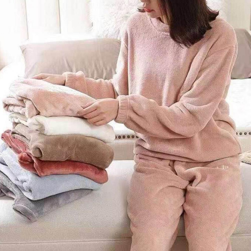 Almut - Kuscheliges Pyjama-Set für Damen aus weichem Plüsch