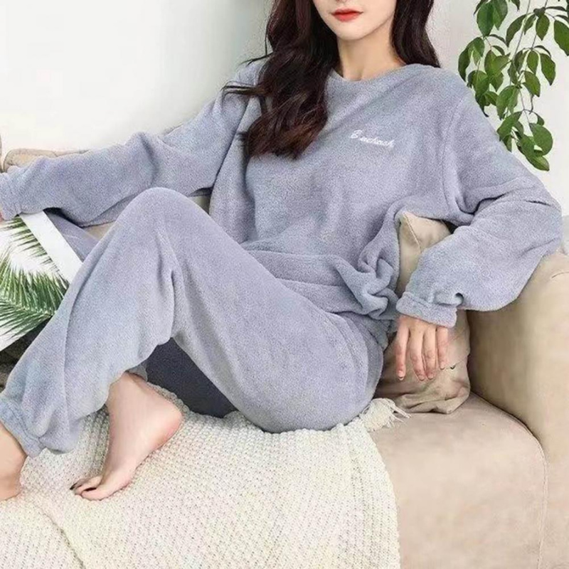 Almut - Kuscheliges Pyjama-Set für Damen aus weichem Plüsch