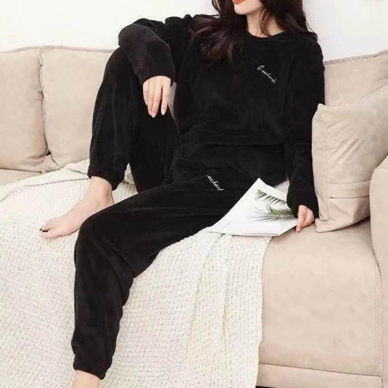 Almut - Kuscheliges Pyjama-Set für Damen aus weichem Plüsch