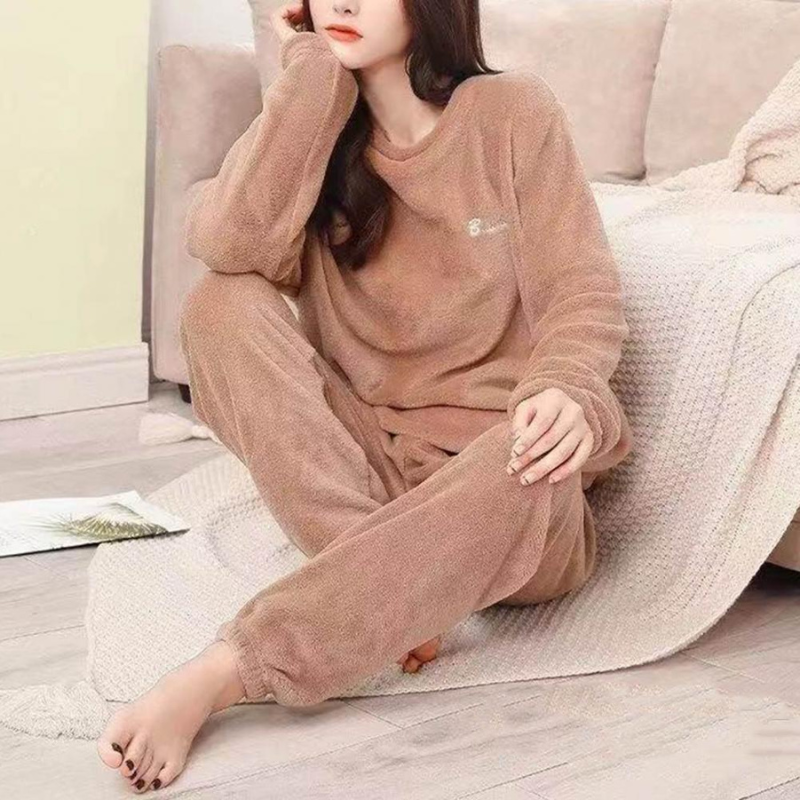 Almut - Kuscheliges Pyjama-Set für Damen aus weichem Plüsch