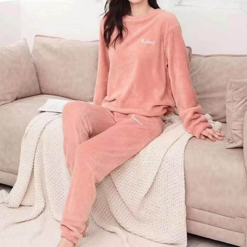 Almut - Kuscheliges Pyjama-Set für Damen aus weichem Plüsch