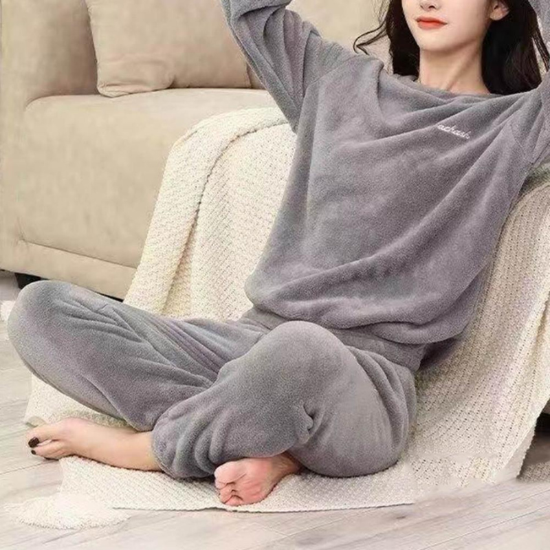 Almut - Kuscheliges Pyjama-Set für Damen aus weichem Plüsch