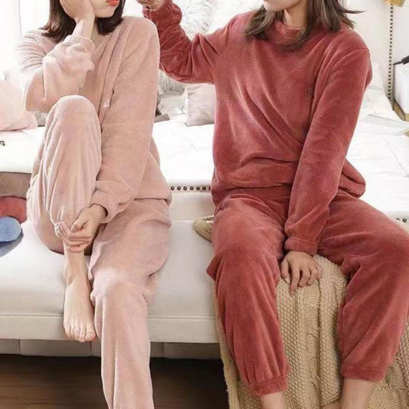 Almut - Kuscheliges Pyjama-Set für Damen aus weichem Plüsch