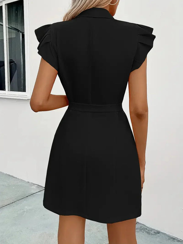 Elegantes Minikleid mit Knopfleiste und Gürtel