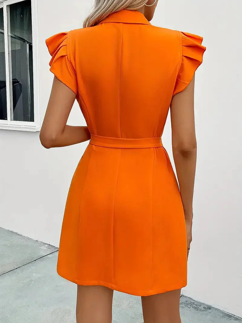 Elegantes Minikleid mit Knopfleiste und Gürtel