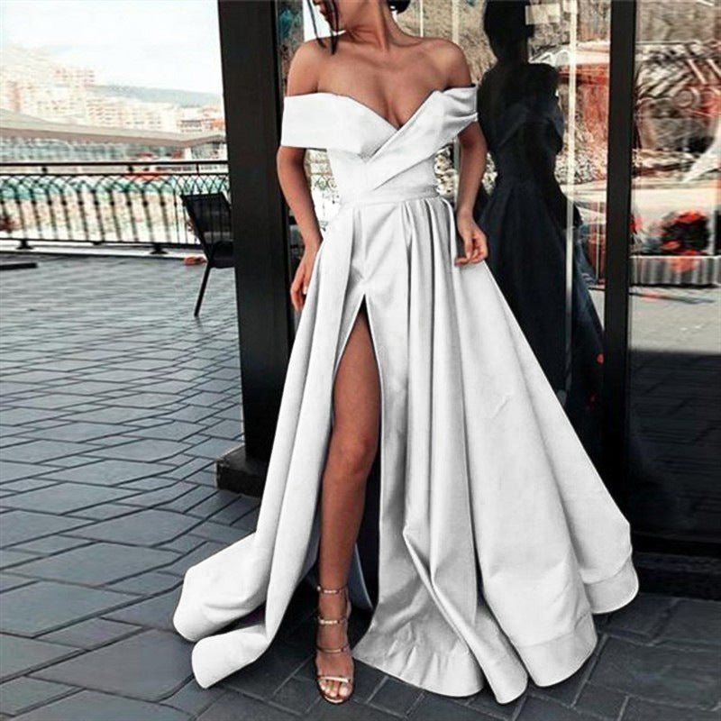 Schönes Satin Kleid mit tiefem V-Ausschnitt für Emma