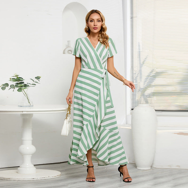 Elegantes gestreiftes Wickelkleid für dich mit Stil