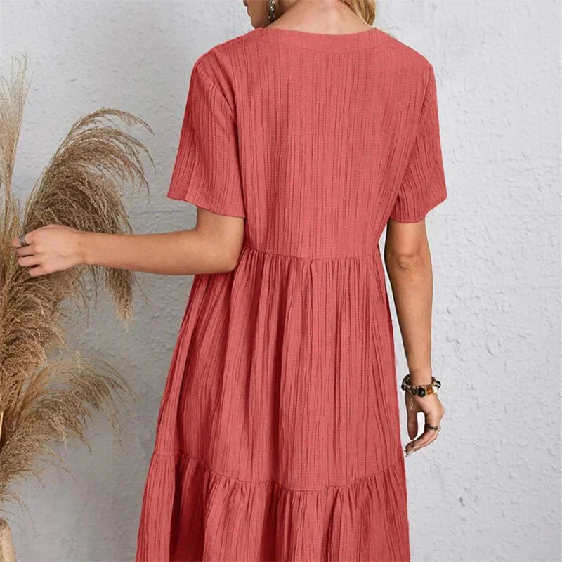 Bequemes Kleid mit V-Ausschnitt und Rüschen für dich