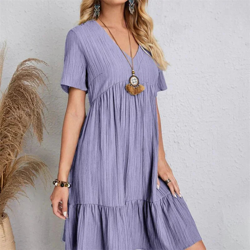 Bequemes Kleid mit V-Ausschnitt und Rüschen für dich