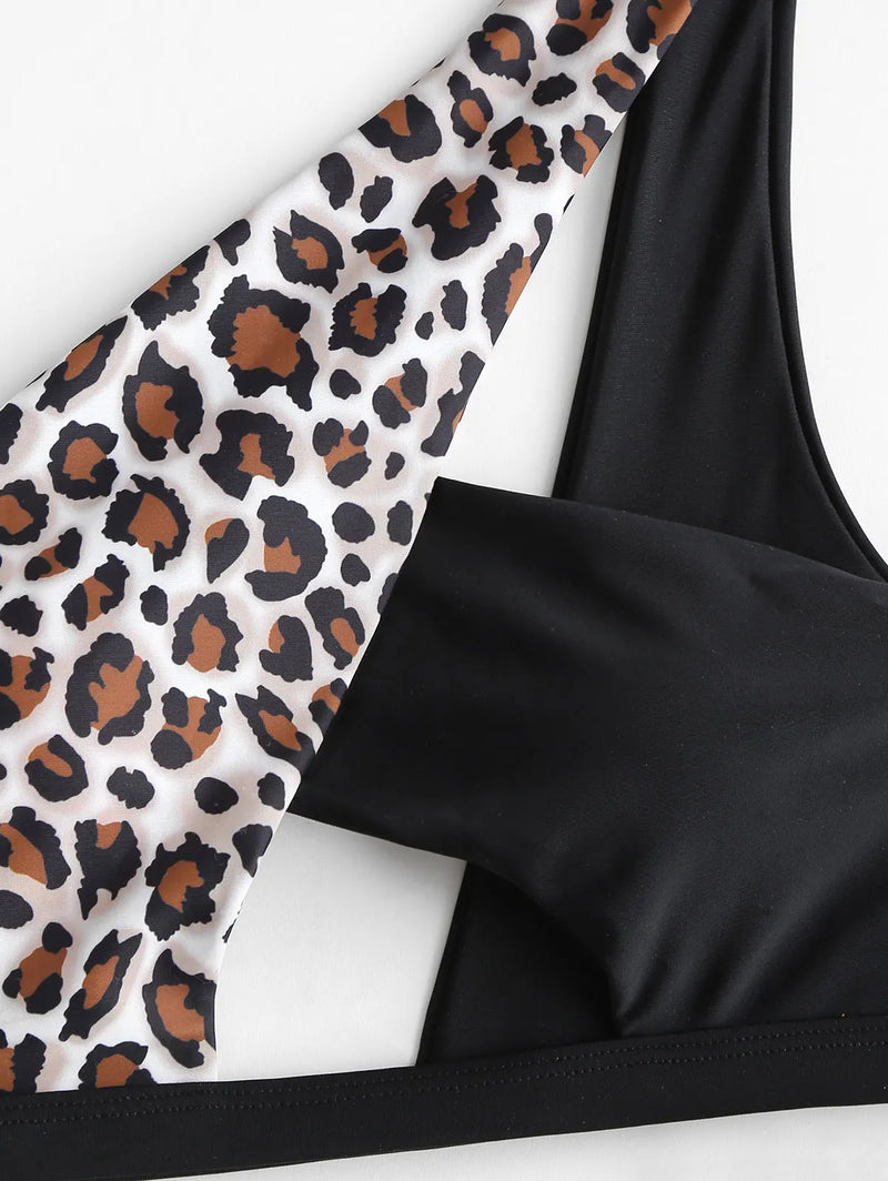 Bequemes und Elegantes Kleid mit Leoparden-Ausschnitt für dich