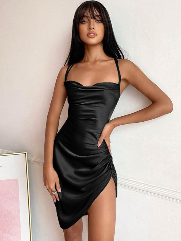 Weiches Tailliertes Satinkleid Für Dich - Schönes Kleid
