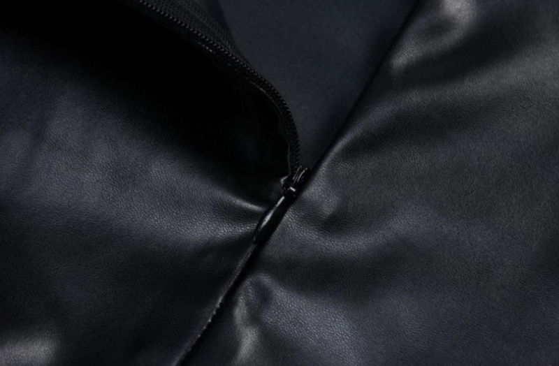 Elegantes Gabriele Neckholder-Leder-Minikleid für besondere Anlässe