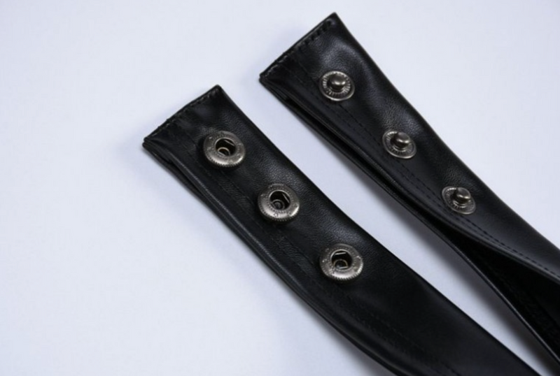 Elegantes Mini aus Leder mit Neckholder und offenem Rücken