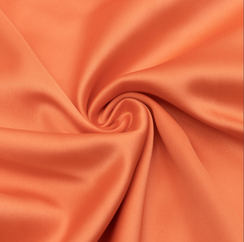 Elegantes Luisa Neckholder-Maxikleid aus Seide mit Stil