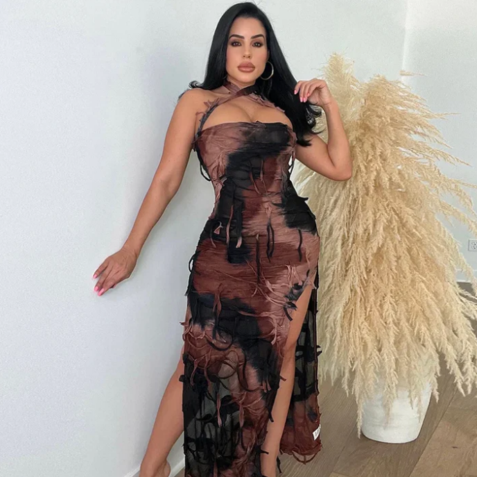 Warmes Kleid mit Quasten und coolen Farben für dich